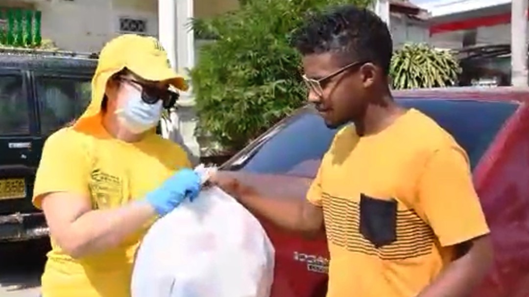 Escuela Taller de Cartagena realiza entrega de mercados a sus estudiantes