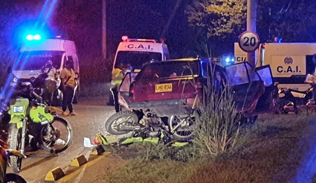Noticias Colombia: Exmilitar atropelló a un policía por evadir control: Exmilitar atropelló a un policía
para evadir un puesto de control