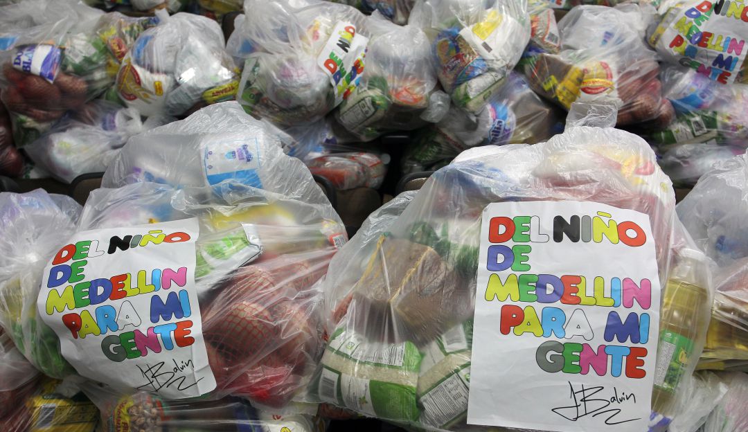 Mercados donados por J Balvin fueron entregados en la comuna 13: Mercados donados por J Balvin fueron entregados en la comuna 13