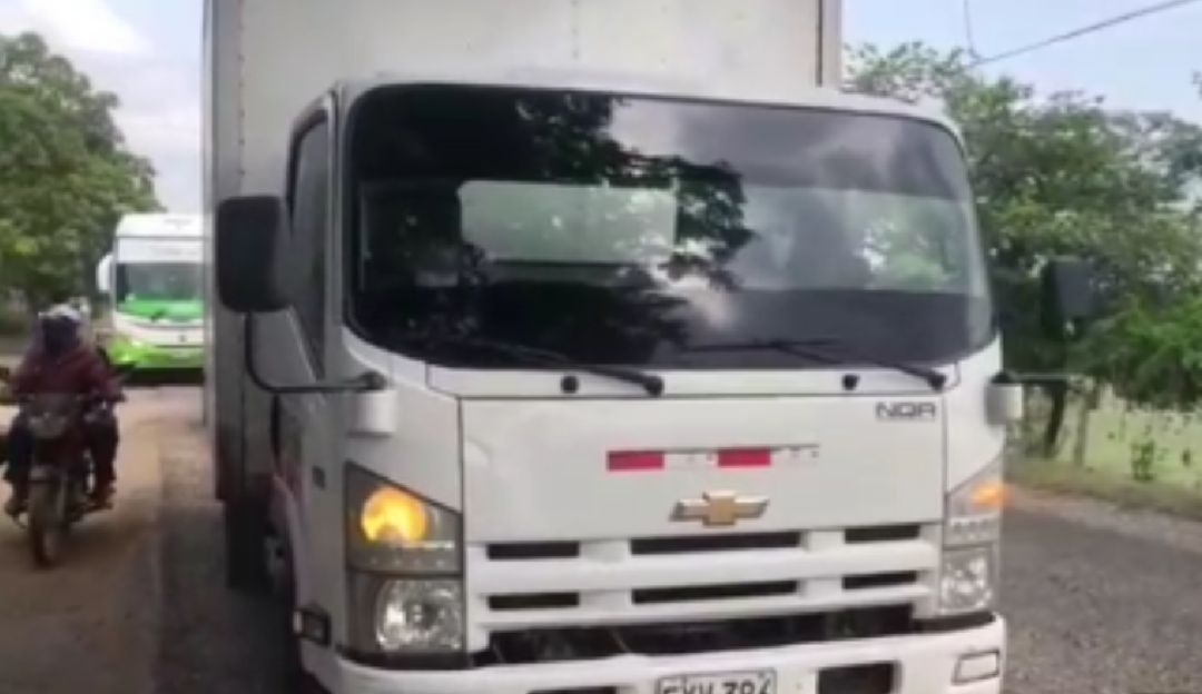 Sanciones en Bolívar: En Bolívar, sancionan a conductor por llevar pasajeros en vehículo de carga