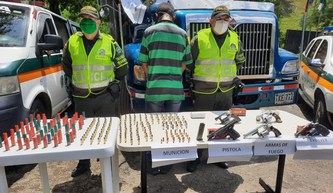 caldas; captura; herramientas; vias; armas;: En una supuesta caja de herramientas, hombre escondía armas de fuego