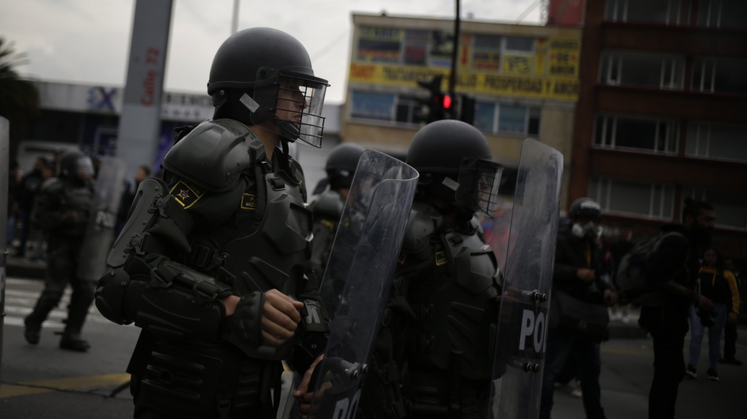 Denuncian que el Gobierno gastará $9.500 millones para equipar al ESMAD