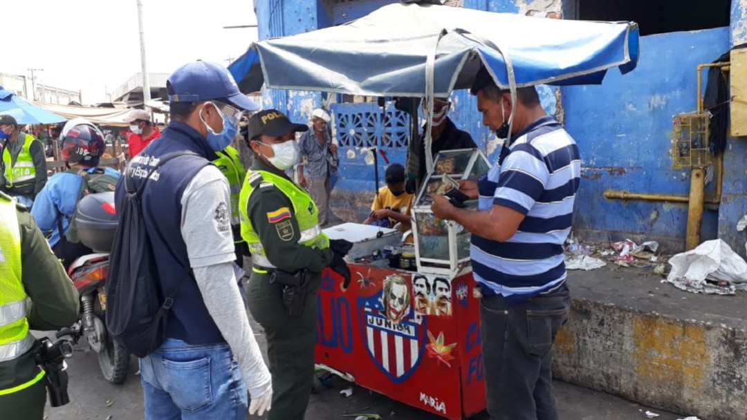 No nos dejaron trabajar por el 'pico y cédula': vendedores del mercado