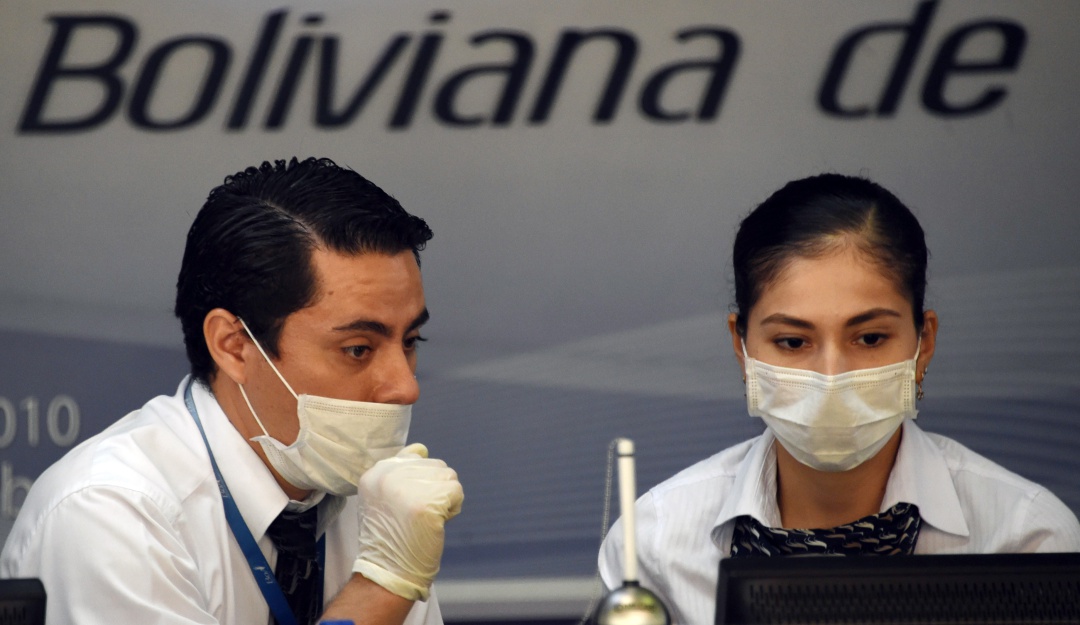 Varados Bolivia esperan vuelo: Varados en Bolivia llevan 2 semanas esperando un vuelo que les prometieron