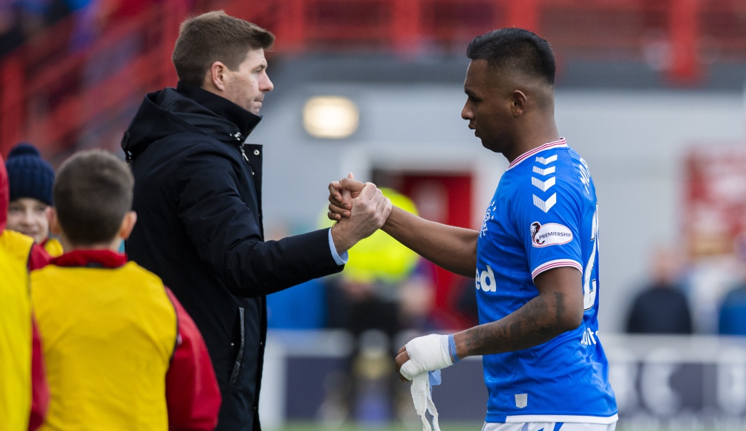 Alfredo Morelos Steven Gerrard: "Morelos es muy efectivo, es normal que haya interés en él": Gerrard