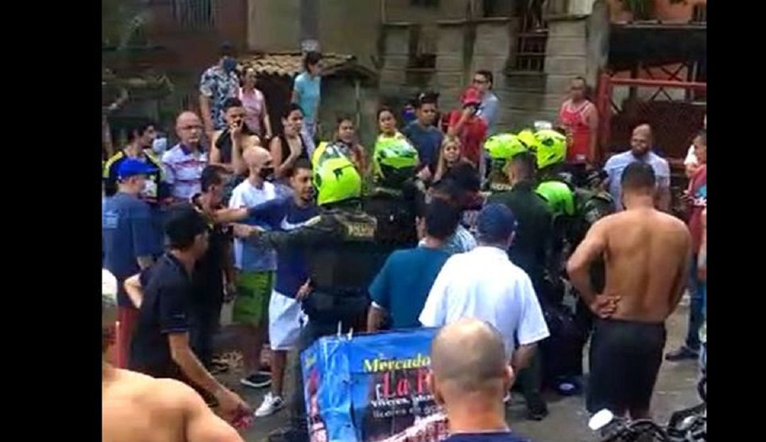 Capturados fleteros y ,os salvan de ser linchados: La policía capturó a dos fleteros y los salvó de que los lincharan