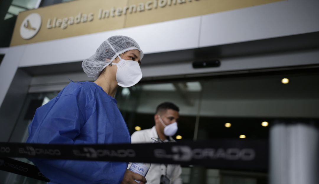 Mascarillas coronavirus: Protectores faciales y mascarillas a viajeros y tripulaciónes : IATA