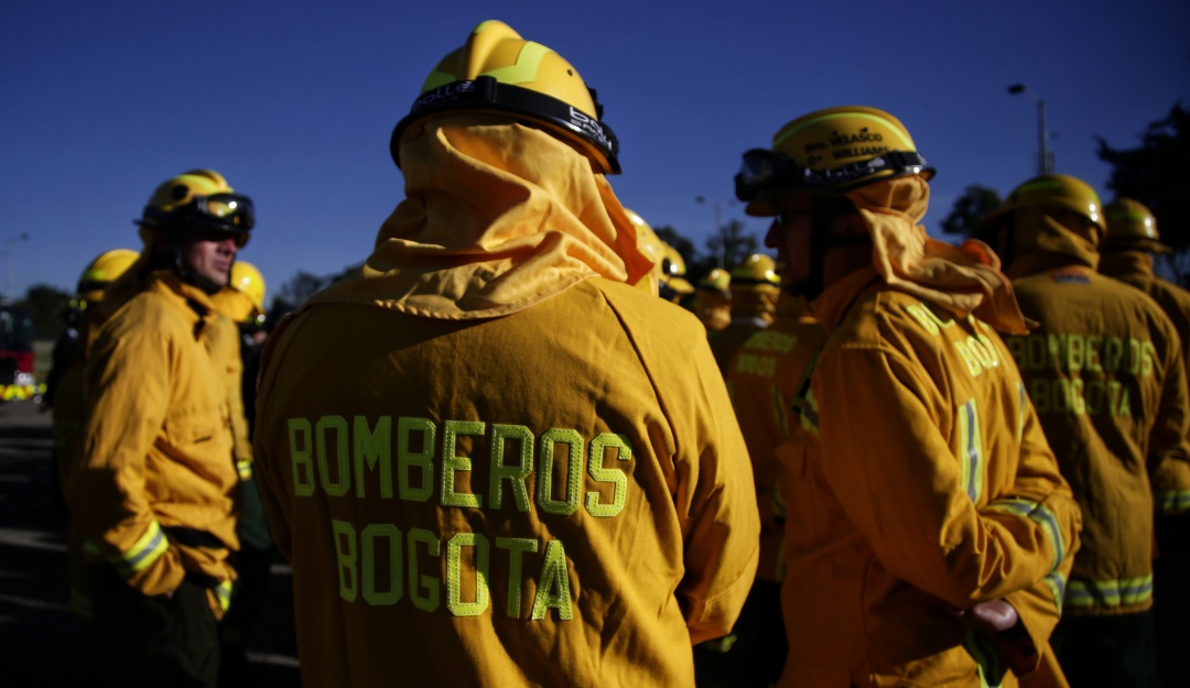 Noticias Bogotá: Roban camión con equipos y trajes de los Bomberos: Roban camión con equipos y trajes para los Bomberos de Bogotá