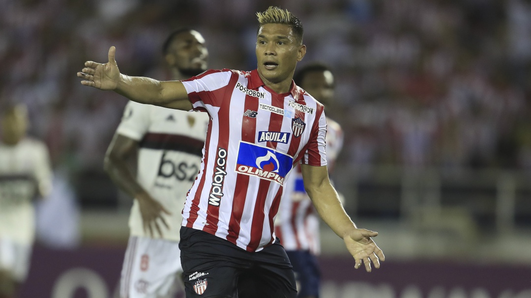 "Acá les falta mucho a los hinchas, solo van al estadio en las finales"
