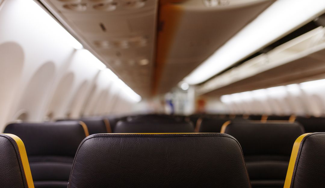 Medidas de bioseguridad en aerolíneas: Protectores faciales y mascarillas a viajeros y tripulaciónes : IATA