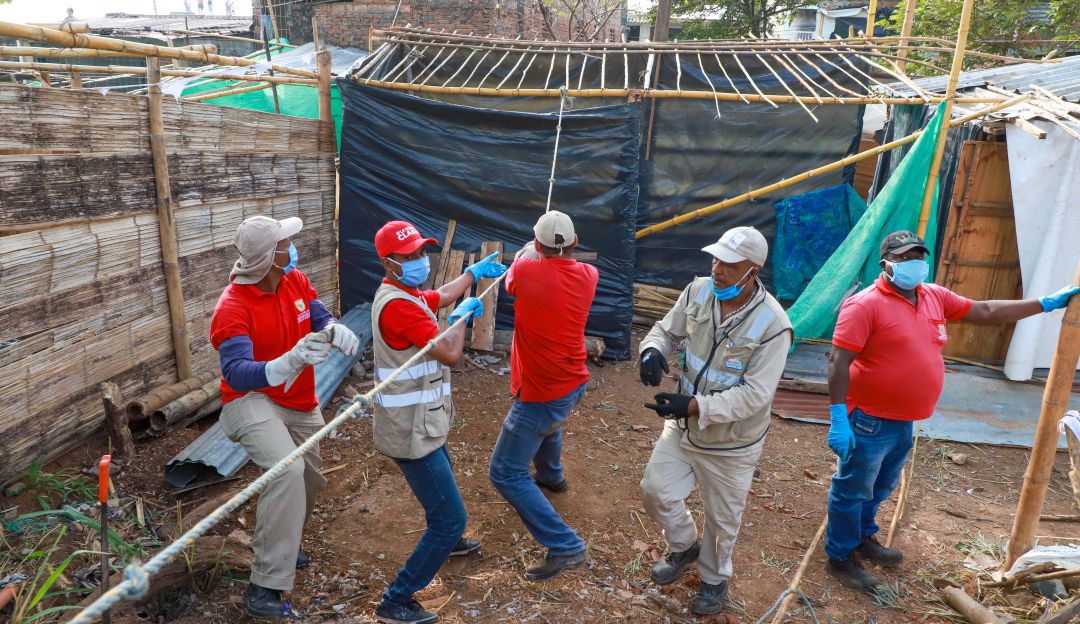 Invasiones en Cali: 70 familias fueron desalojadas de un lote propiedad del municipio