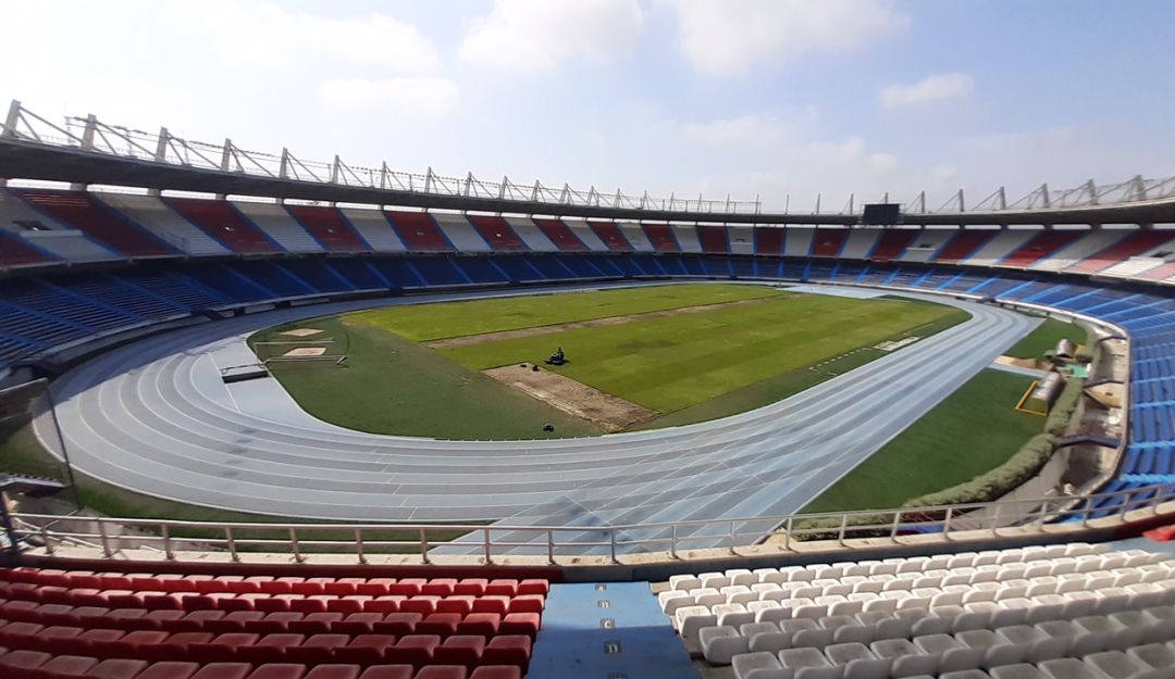 ESCENARIOS DEPORTIVOS: Cambian grama del estadio Metropolitano