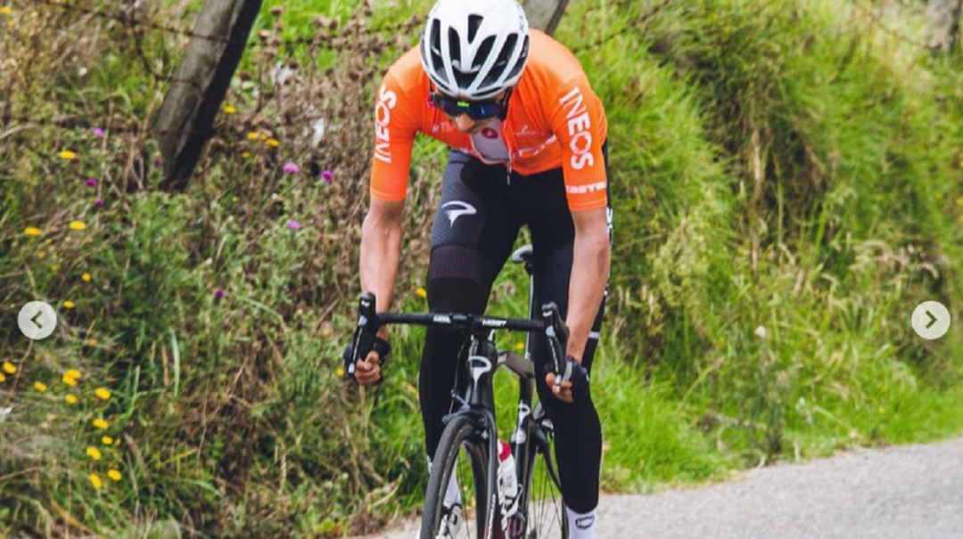 Egan Bernal retornó a los entrenamientos en la carretera