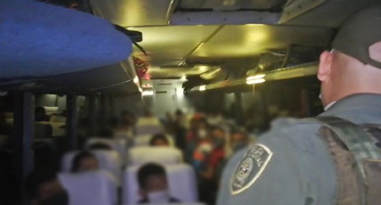 Antioquia, bus, transporte, policía: En Antioquia detuvieron un bus con destino a Sucre en plena cuarentena