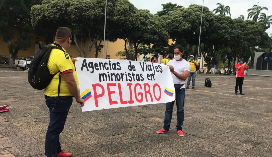 PLANTÓN FALTA DE AYUDAS AGENCIA DE VIAJES: Plantón por falta de ayudas para agencias de viajes