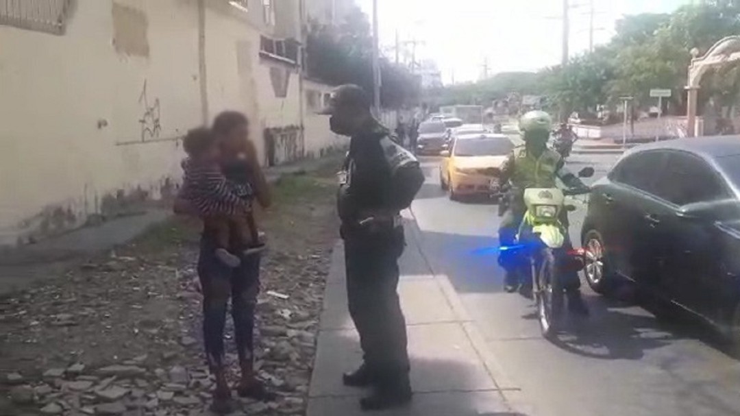 Capturadas dos venezolanas por ejercer mendicidad con bebés en Cartagena