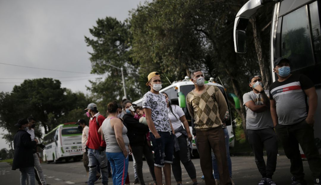 Maduro decreta toque de queda en fronteras con Colombia y Brasil