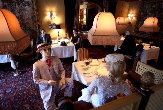 Restaurantes abiertos durante cuarentena: Restaurante de EE.UU. pone maniquíes para el distanciamiento social Restaurantes abiertos durante cuarentena: Restaurante de EE.UU. pone maniquíes para el distanciamiento social