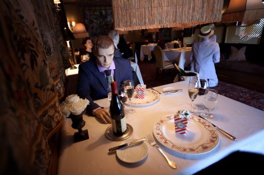 Restaurantes abiertos durante cuarentena: Restaurante de EE.UU. pone maniquíes para el distanciamiento social Restaurantes abiertos durante cuarentena: Restaurante de EE.UU. pone maniquíes para el distanciamiento social