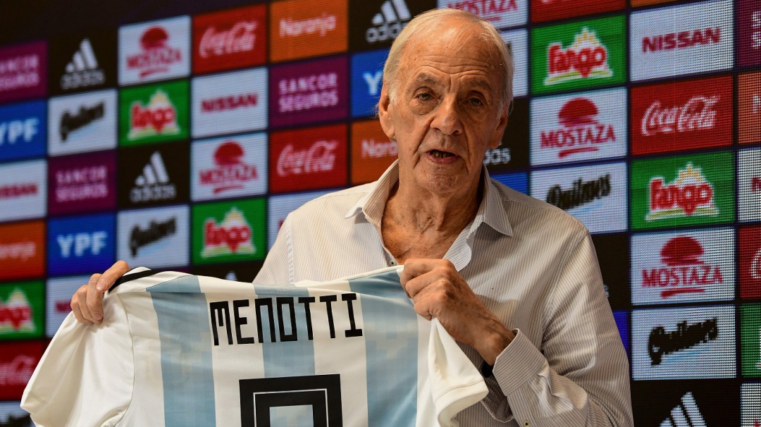 "No tiene sentido jugar fútbol sin público": César Luis Menotti