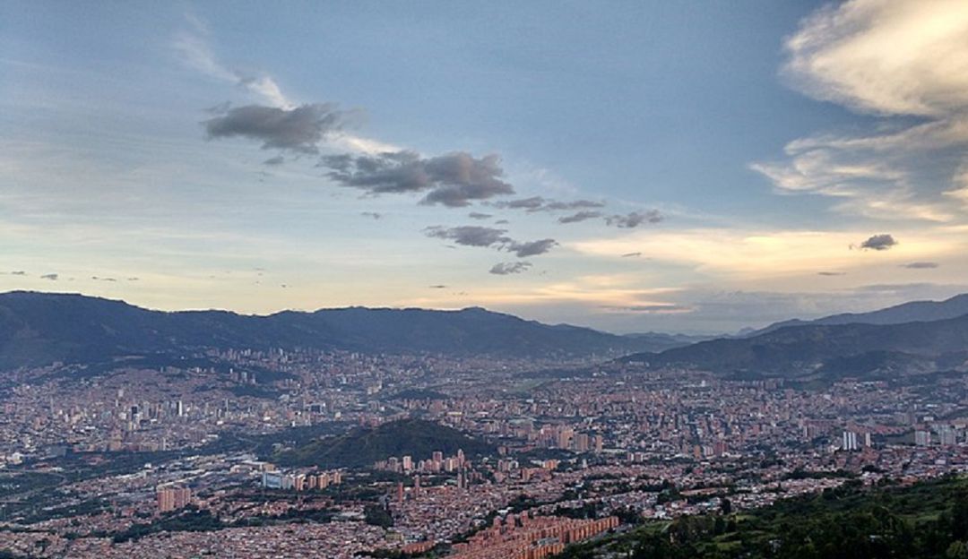PREOCUPA AUMENTO DE CONTAGIOS EN DOS COMUNAS DE MEDELLIN: En Medellín una sola familia tiene 16 de sus integrantes contagiados