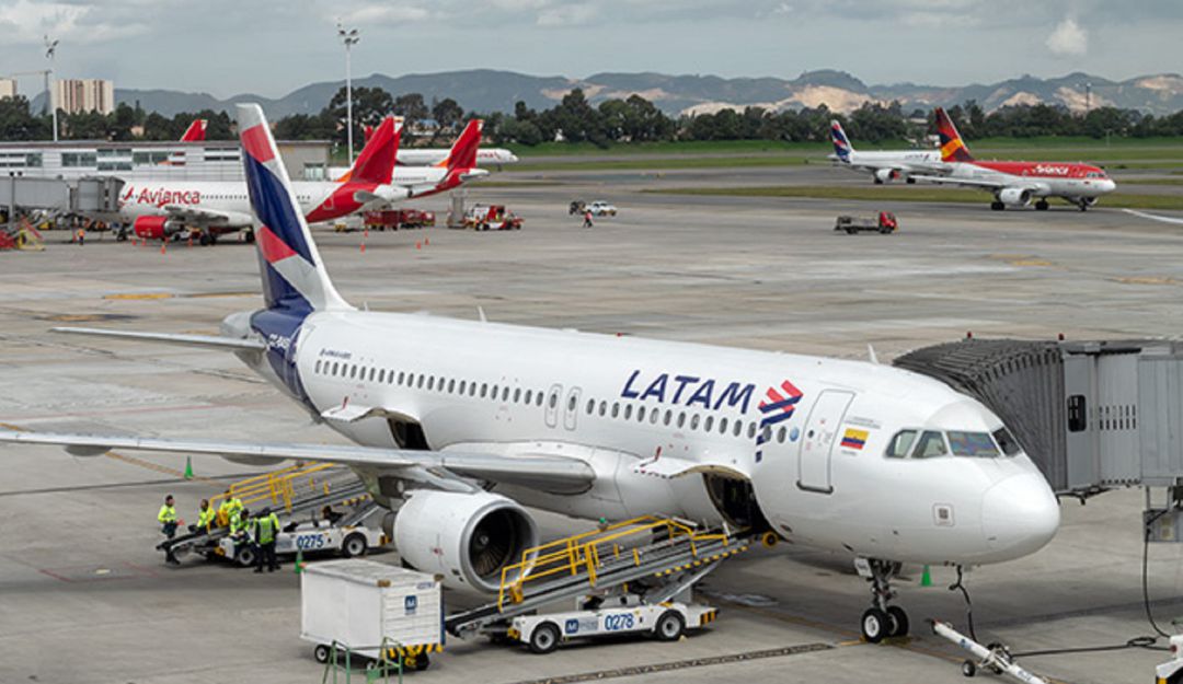 La Compañía Latam Airlines suspende pago de dividendos a sus accionistas