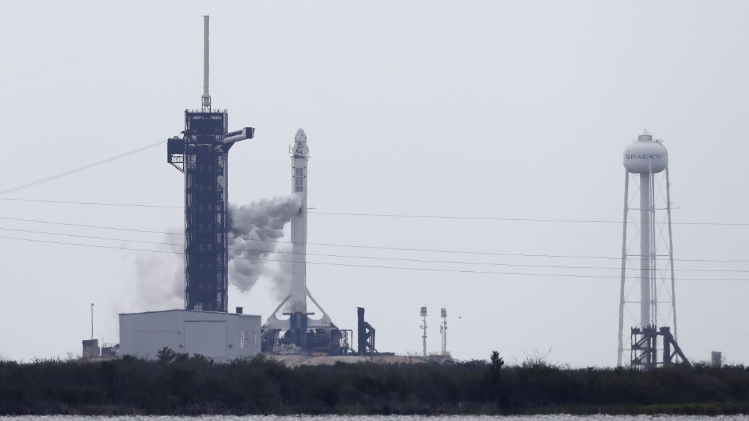 NASA y Space X aplazan lanzamiento de cápsula Crew Dragon