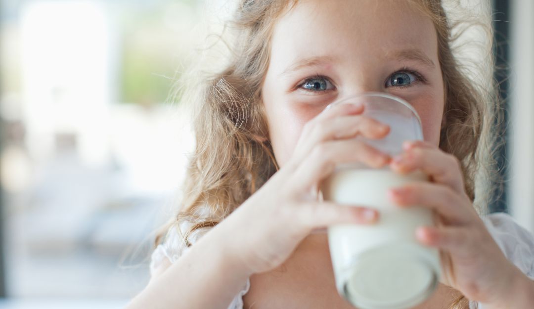 ¿Cuáles son los beneficios de consumir leche?