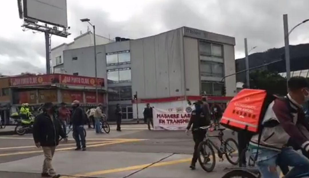 Noticias Bogotá: Manifestaciones en la Avenida 72 con Caracas: Transmilenio dice que manifestantes no tienen relación con la compañía