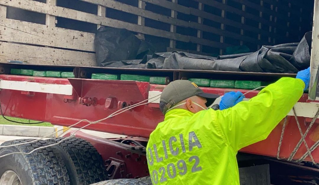 En tractomula hallan una tonelada de cocaína avaluada en US$2 millones: En tractomula hallan una tonelada de cocaína avaluada en US$2 millones