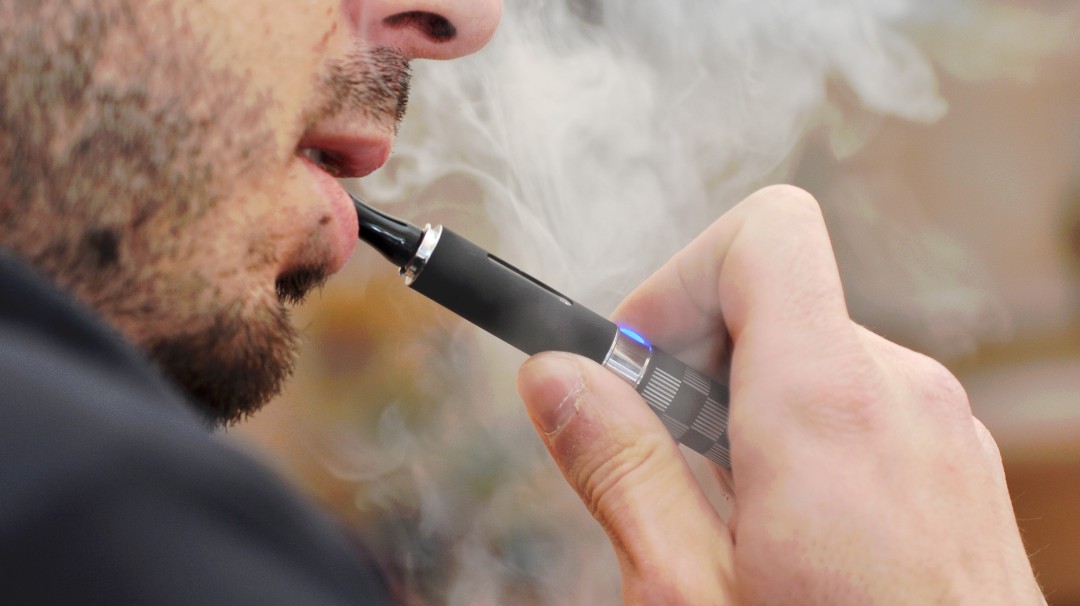 A último debate proyecto para regular el uso de cigarrillos electrónicos