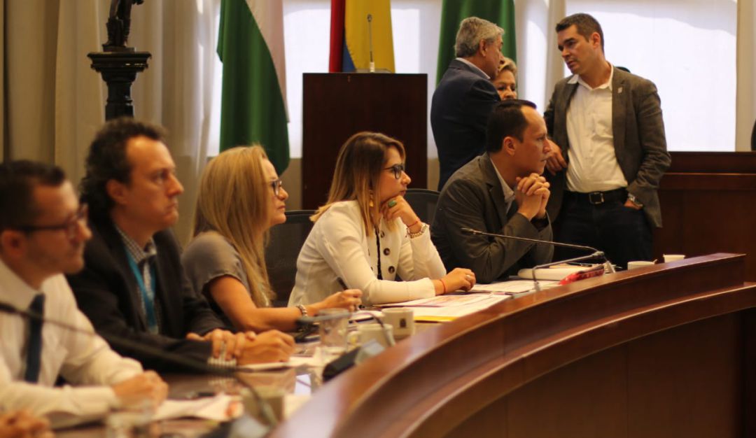 Denuncian politización del programa Escuela Entorno Protector
