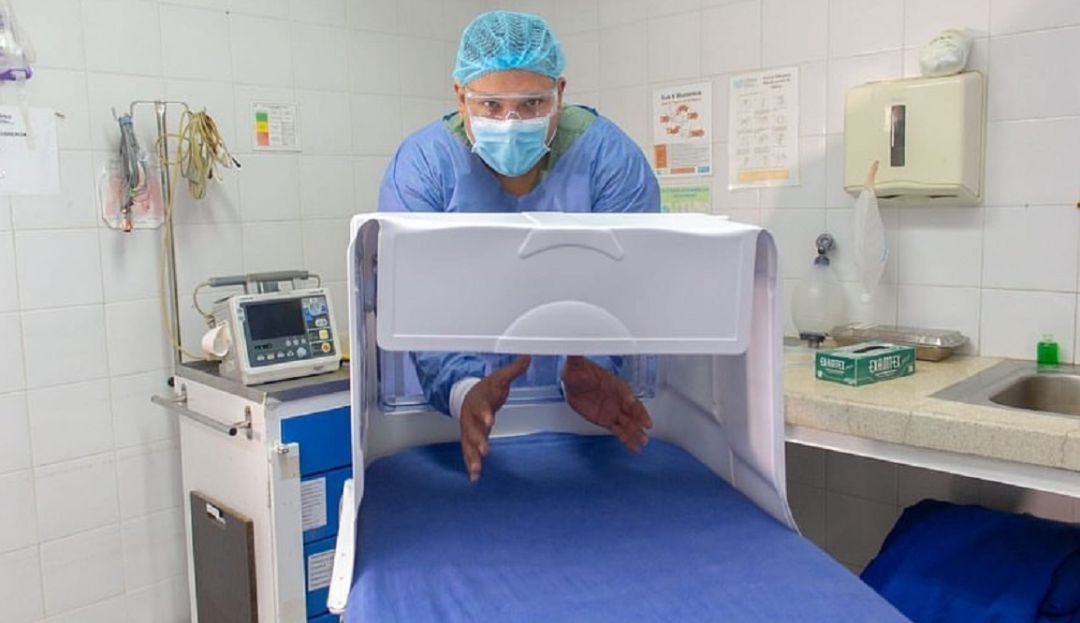 Salud cámaras aislamiento pacientes COVID-19 Girón: Entregan cámaras para aislar contagiados en la Clínica Girón