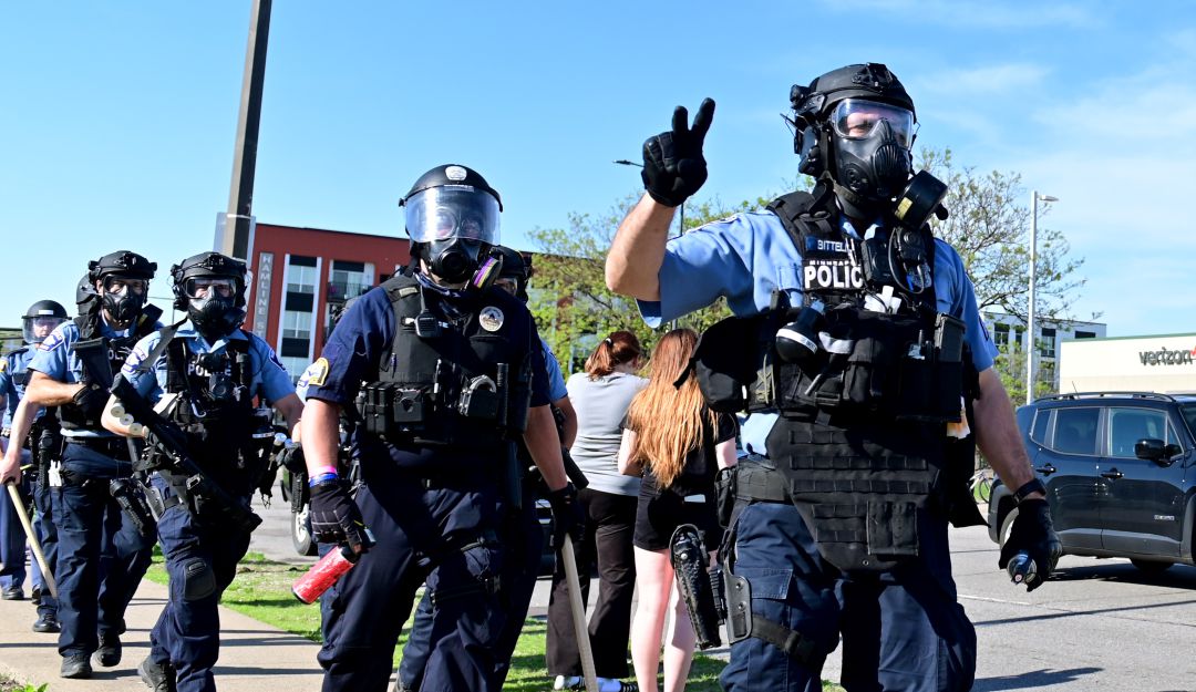 Indignación en Estados Unidos George Floyd: Más de 50 antidisturbios de EE.UU. renuncian tras caso de abuso policial