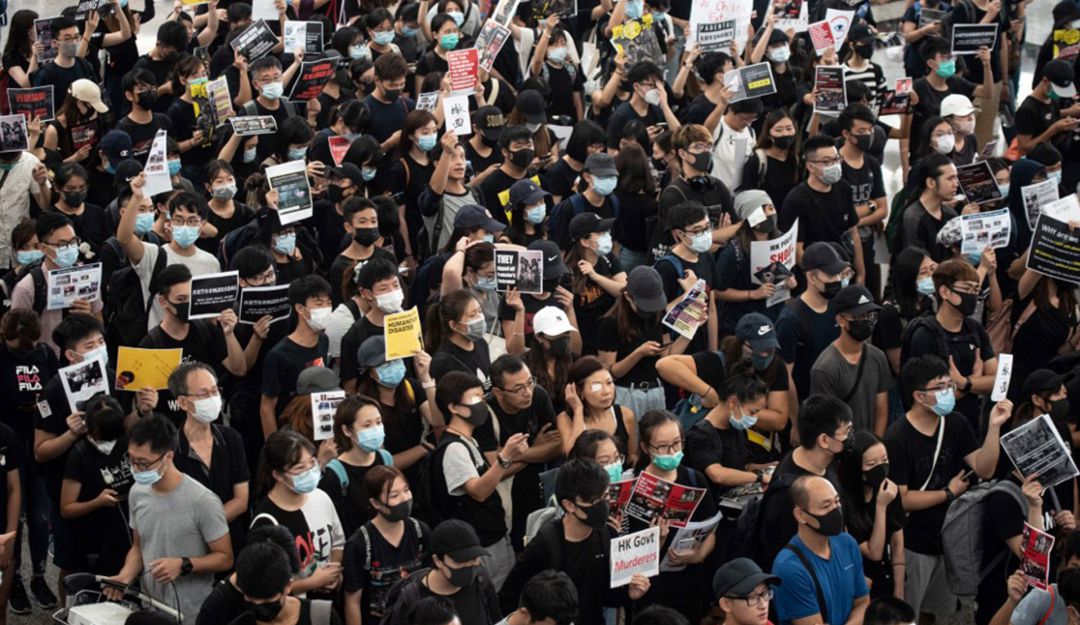 Hong Kong ofrece 1.300 dólares por persona para aliviar cargas financieras