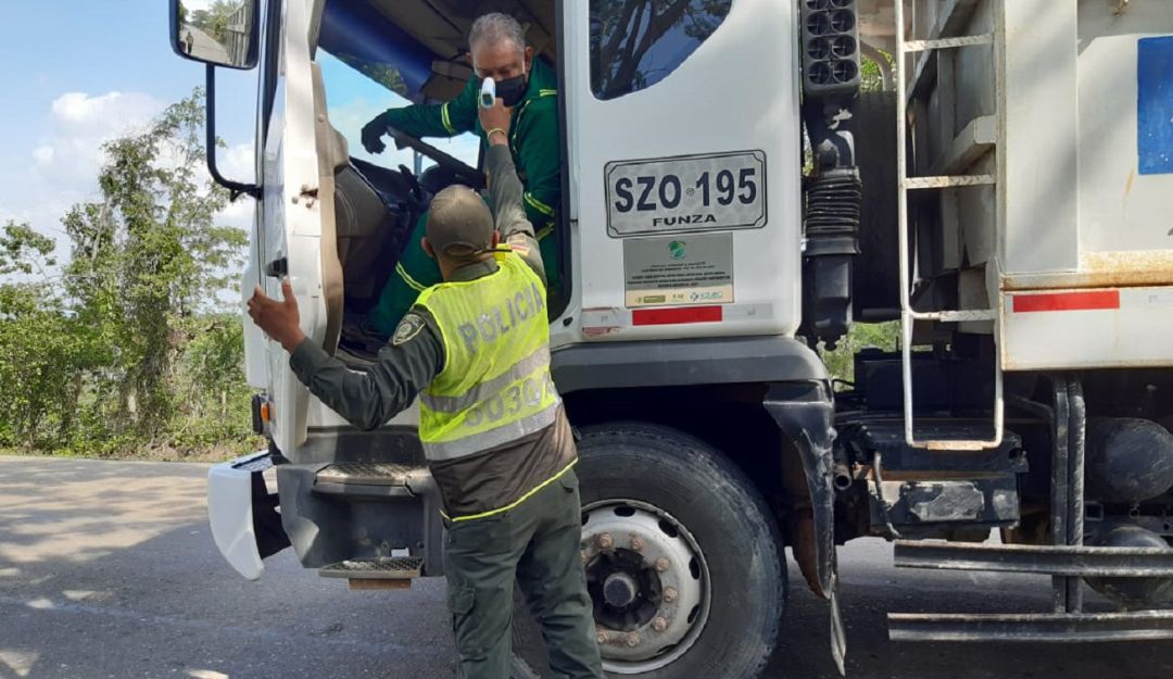 Controles Coronavirus Policía en Bolívar: Policía realiza controles con termómetro digital en Bolívar