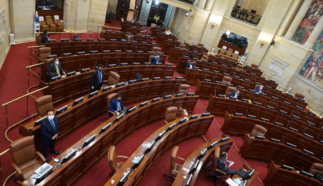 Policia Nacional de Colombia: 40 congresistas piden 'la mayor condecoración' para patrullero Ángel Zúñiga