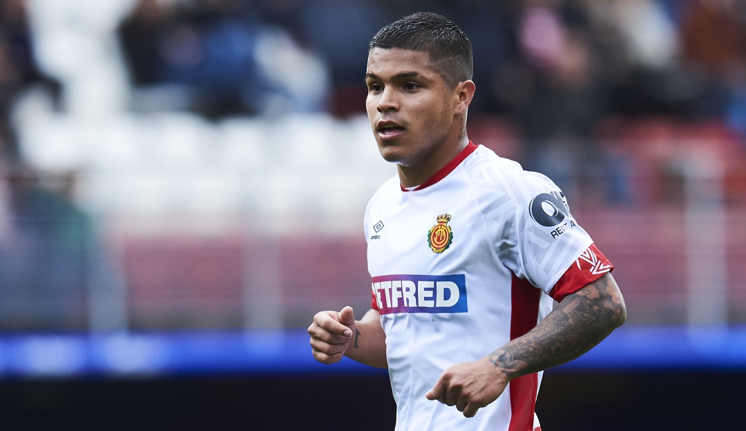 Cucho Selección: “Jugar bien ante el Barcelona ayuda a que Colombia me convoque”