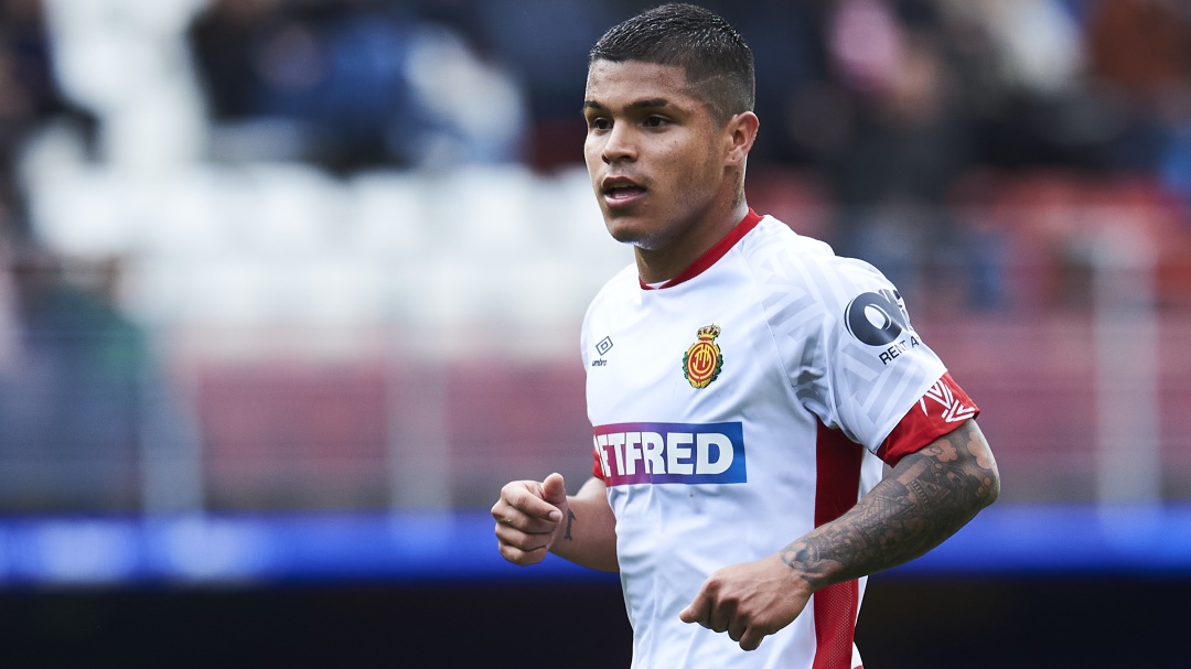 "Jugar bien ante el Barcelona ayuda a que Colombia me convoque"
