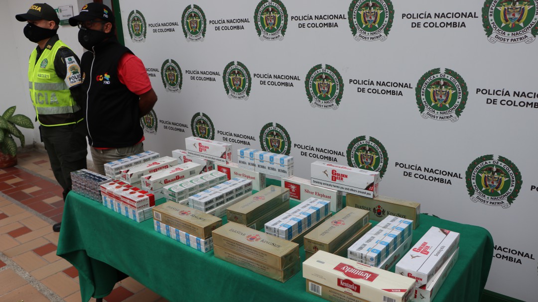 VIDEO: Incautan licor y cigarrillos de contrabando