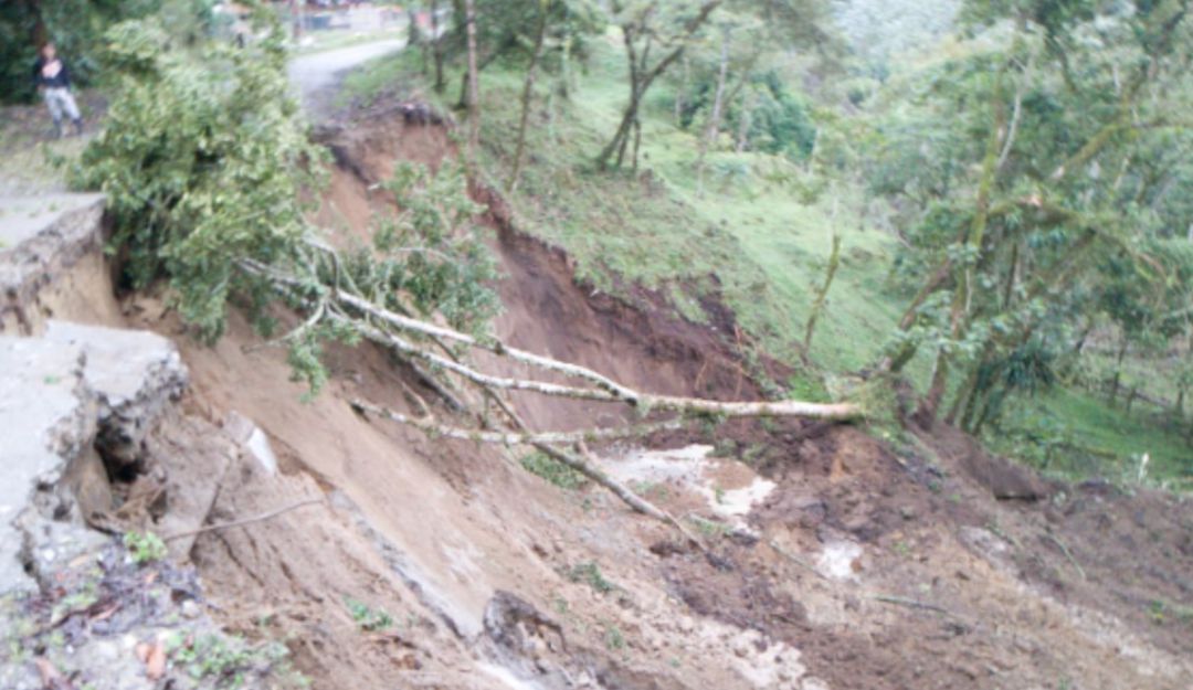 Deslizamiento de tierra por las lluvias: Deslizamiento de tierra en la vereda La Partida de La Mesa de Neira, Caldas