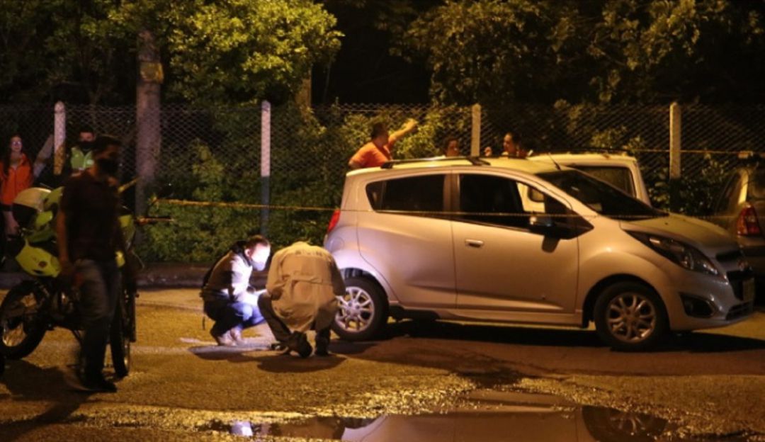 Ataque bala arrolló perro Bucaramanga vehículo joven herido: Hombre fue atacado a bala tras atropellar a un perro