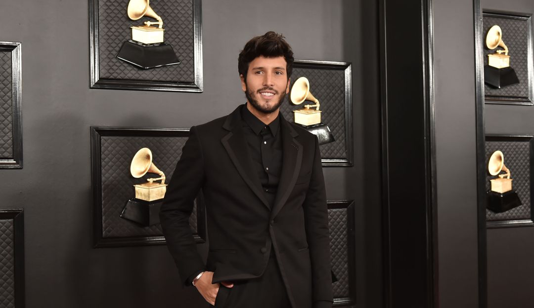 Sebastián Yatra críticas por dormir con sus papás: Sebastián Yatra responde a quienes lo critican por dormir con sus papás
