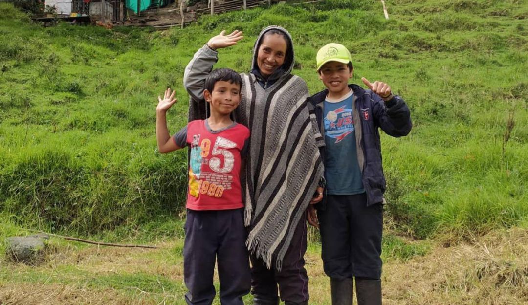 Youtubers campesinos: Familia campesina youtuber ya tiene energía eléctrica en su casa