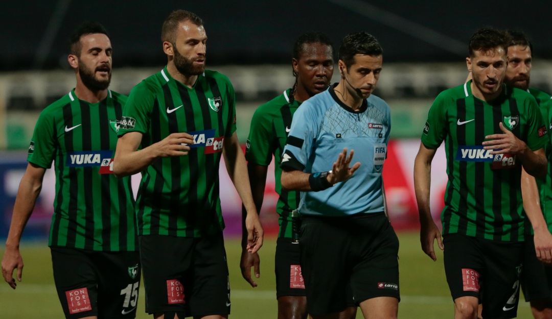 Oscar Estupiñán Gol Turquía: Oscar Estupiñán marcó, pero el Denizlispor cayó goleado en Turquía
