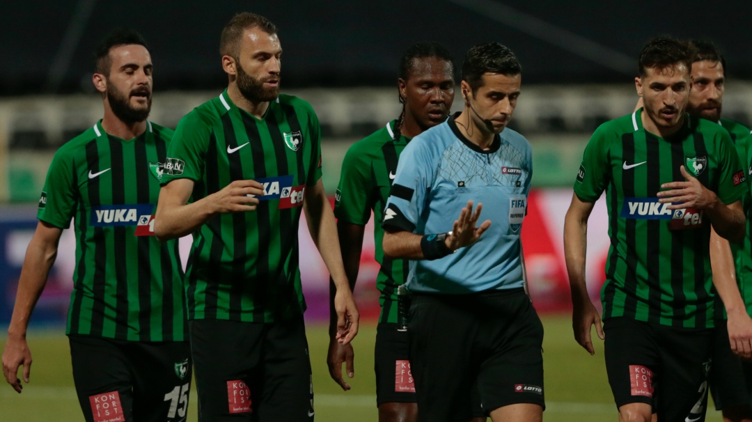 Oscar Estupiñán marcó, pero el Denizlispor cayó goleado en Turquía
