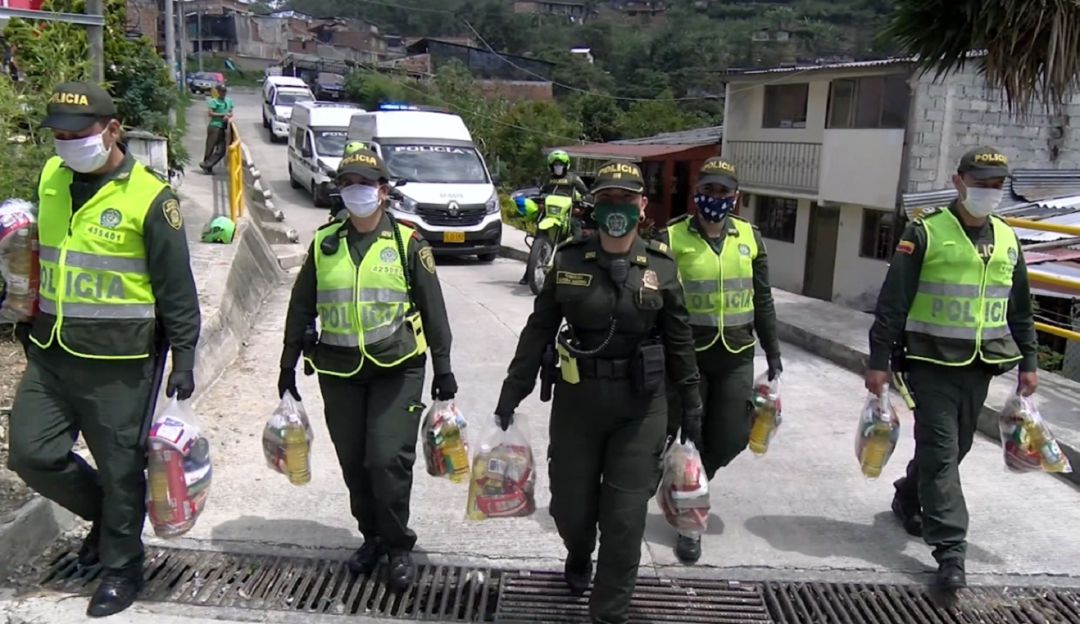 Entrega de ayudas humanitarias