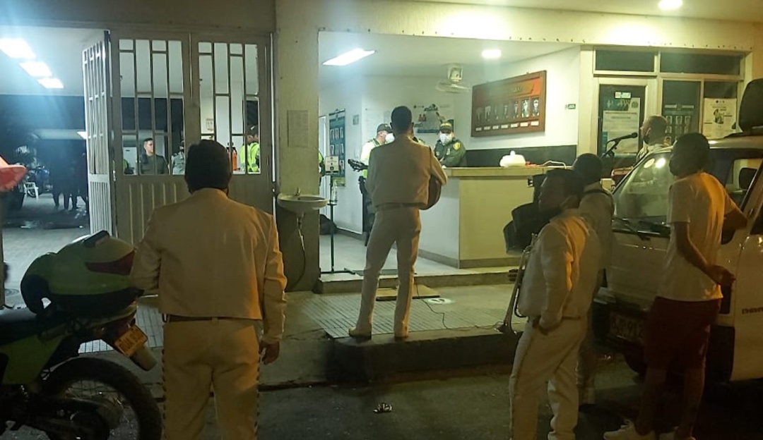 Celebración día del padre: Con serenata le celebraron el día del padre a policías