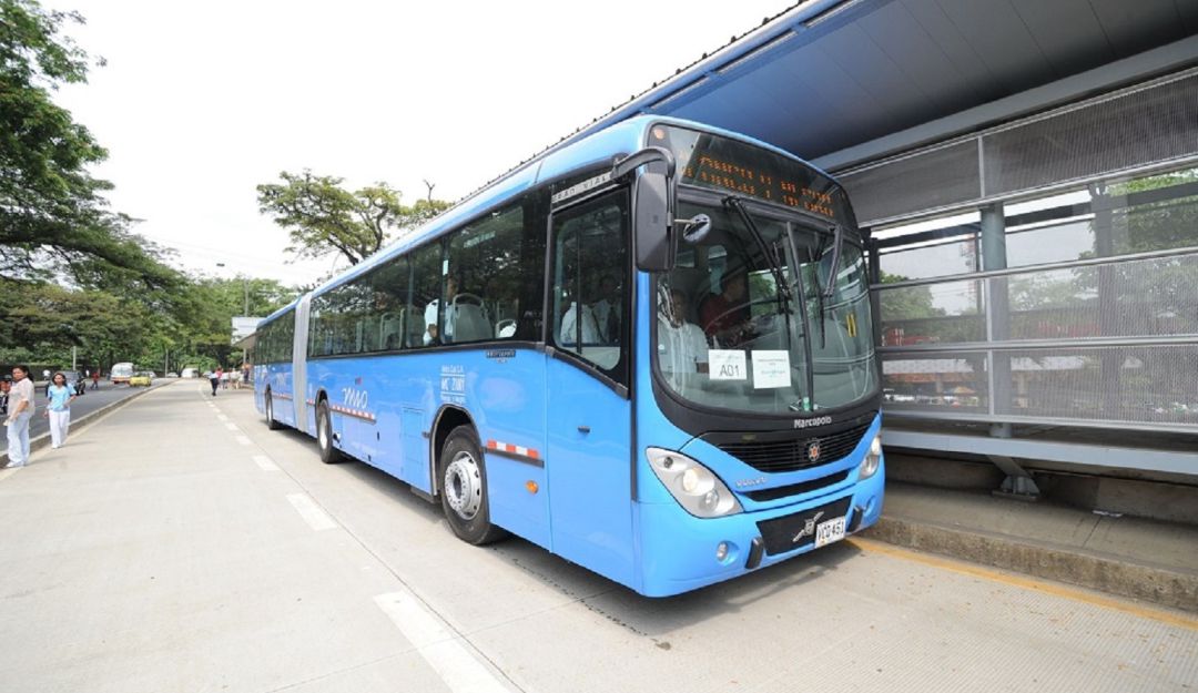 Unimetro advierte negligencia de Metrocali para pagar compromisos: Buses de Unimetro pueden parar. La empresa no tiene ni para la gasolina.