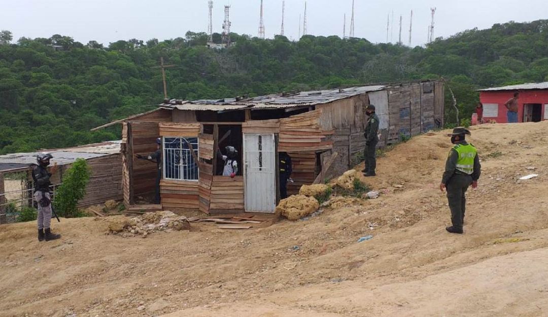 Cerro de la Popa en Cartagena: Destruyen viviendas ilegales en el Cerro de la Popa de Cartagena